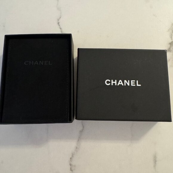 Authentic Chanel CC Floral & Pearl Necklace - Picture 10 of 10